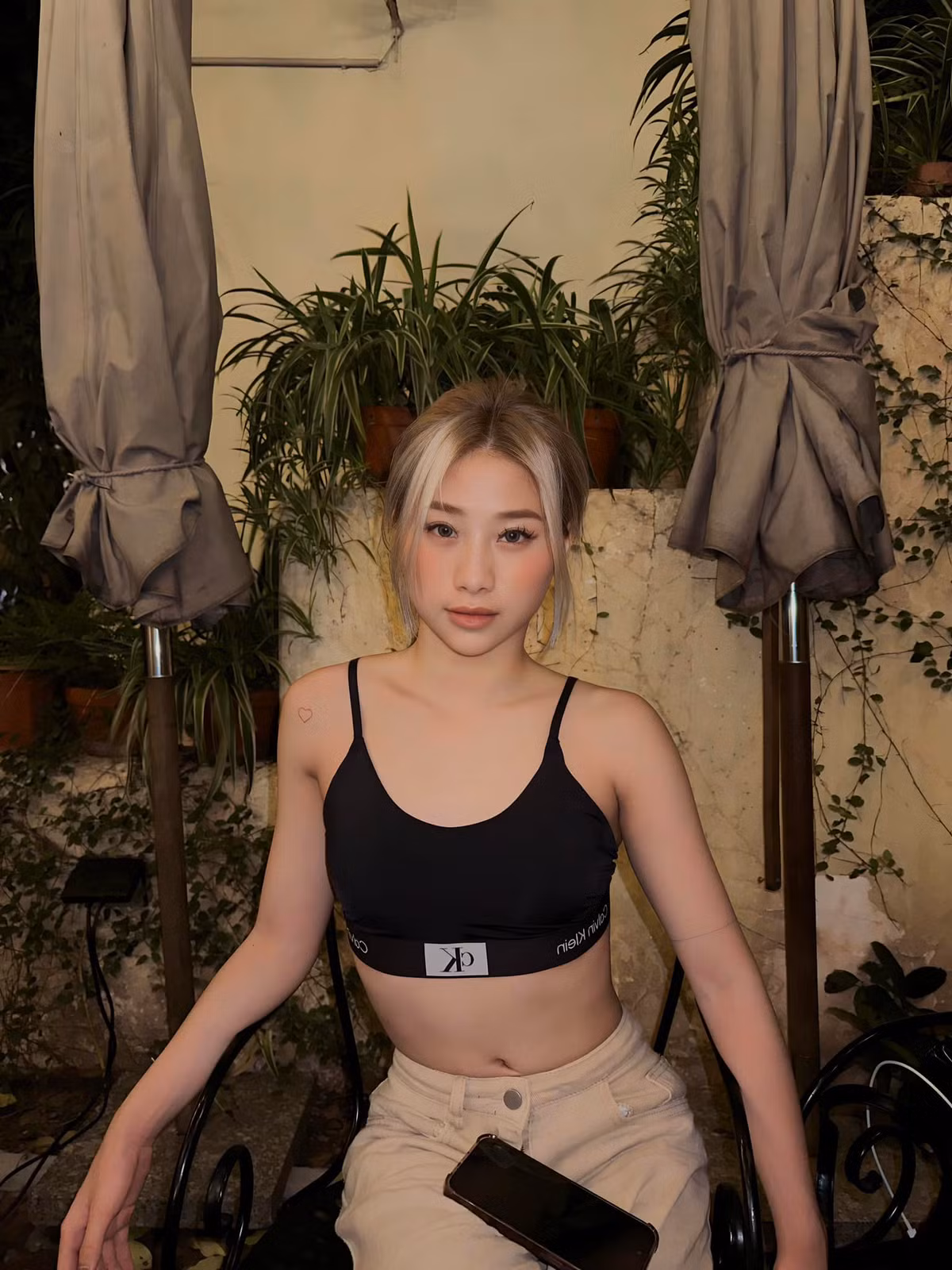 Như Phương sở hữu gương mặt bầu bĩnh, đáng yêu