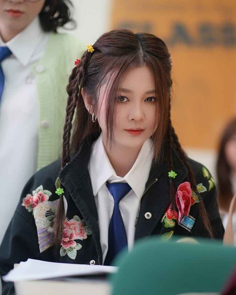 Với chiều cao 1,58m, nặng 45kg, Ribi Sachi còn có thói quen giữ dáng nghiêm ngặt với việc tập gym và yoga tại nhà.