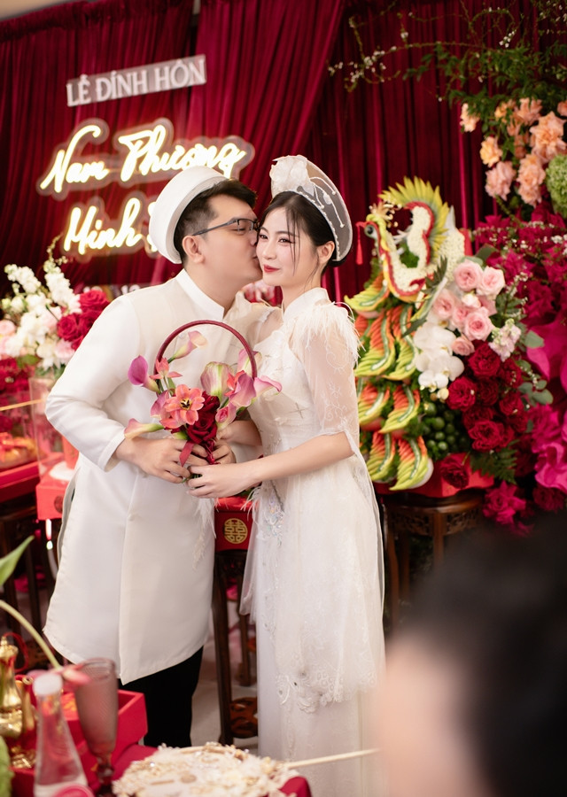 Về phía Win.D, anh chàng cho hay đã sẵn sàng để làm chồng, cũng không áp lực trước gia thế nhà vợ, bởi anh cũng có sự nghiệp riêng và tự tin lo được cho nửa kia của mình.