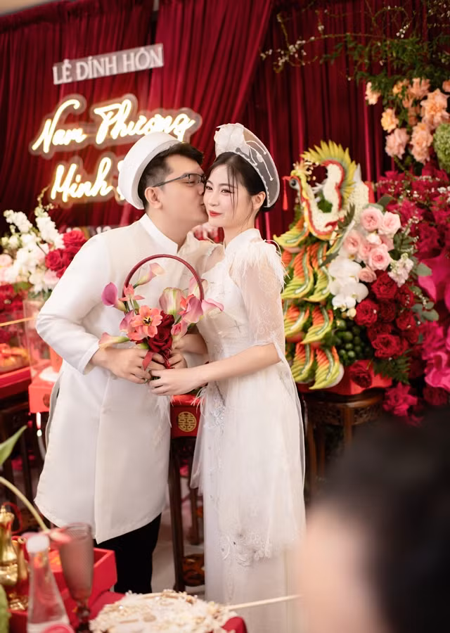 Về phía Win.D, anh chàng cho hay đã sẵn sàng để làm chồng, cũng không áp lực trước gia thế nhà vợ, bởi anh cũng có sự nghiệp riêng và tự tin lo được cho nửa kia của mình.