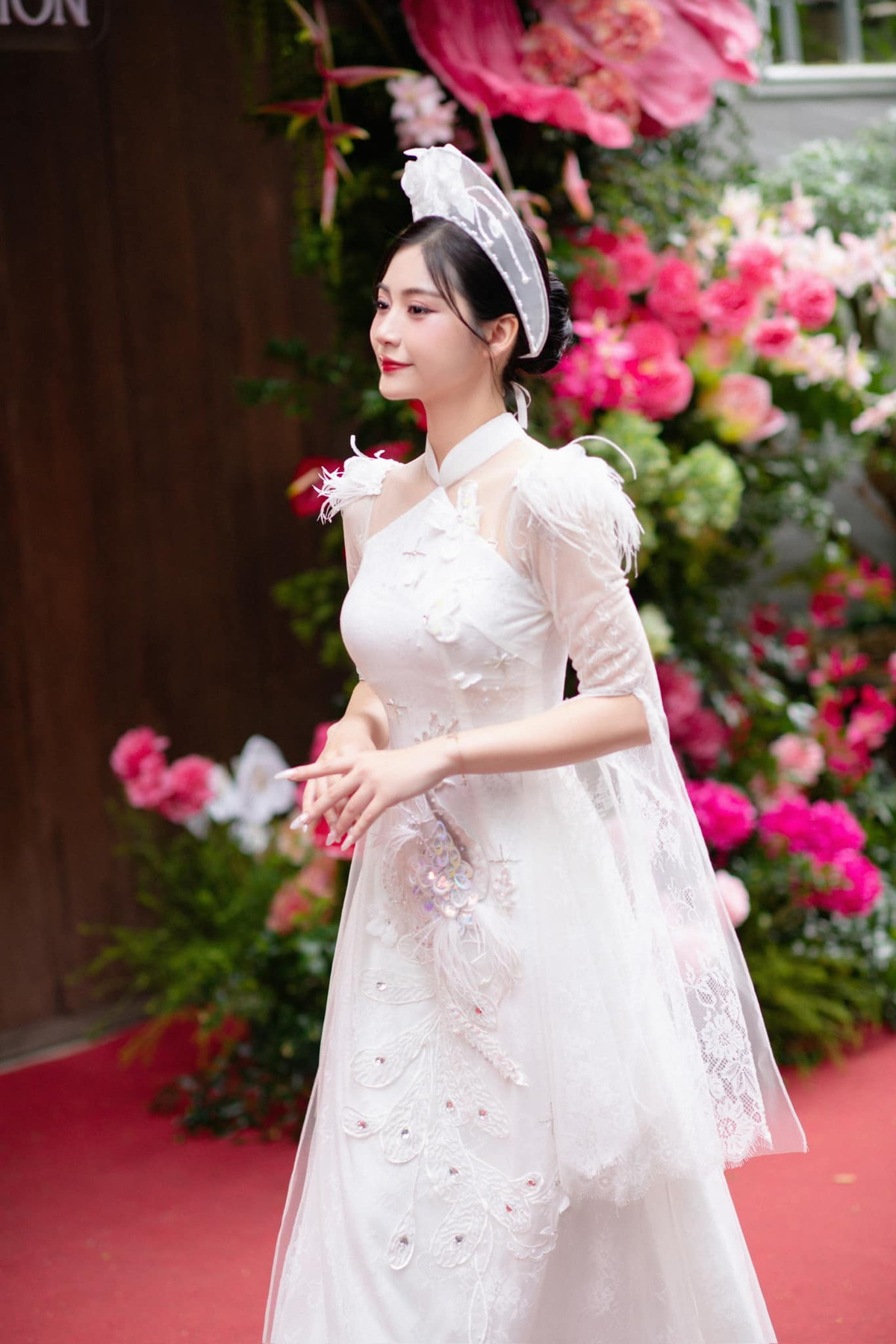 Bống được khen ngợi đẹp tựa "thần tiên tỷ tỷ" trong ngày đính hôn".