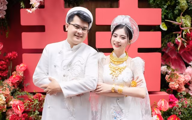 Những hình ảnh trong sự kiện trọng đại của Bống (tên thật Nguyễn Bùi Nam Phương, SN 1999) và bạn trai streamer Win.D (tên thật là Nguyễn Minh Duy, SN 1996) được chia sẻ lên mạng xã hội, nhận được nhiều sự quan tâm của cư dân mạng.