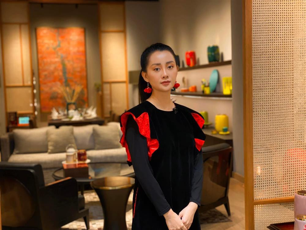 Ngoài ra, Quỳnh Chi còn từng xuất hiện trong vai trò MC của nhiều gameshow nổi tiếng như The Remix, The Voice, The Voice Kids,...