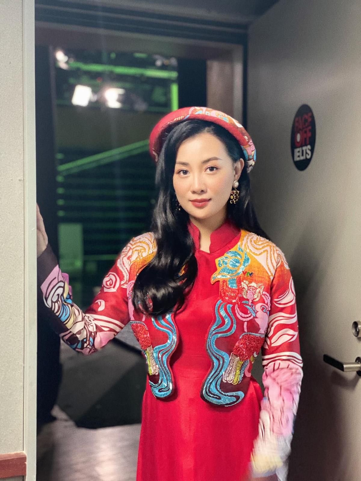 Sau khi phủ nhận tình yêu đồng giới, MC Quỳnh Chi dường như chỉ tập trung vào việc phát triển sự nghiệp và không nhắc đến chuyện hẹn hò, kết hôn dù đã ở độ tuổi bị hối thục liên tục.