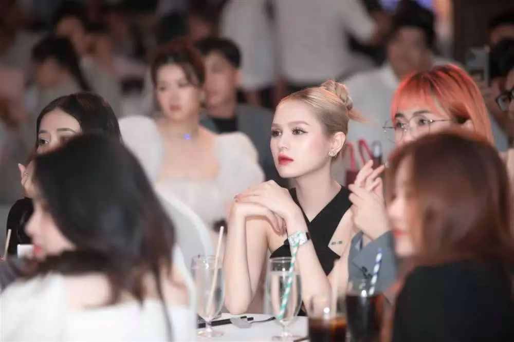 Cách đây ít ngày, 10X và chồng cũng tham gia đám cưới của nhà sản xuất âm nhạc Masew tại Sài Gòn.