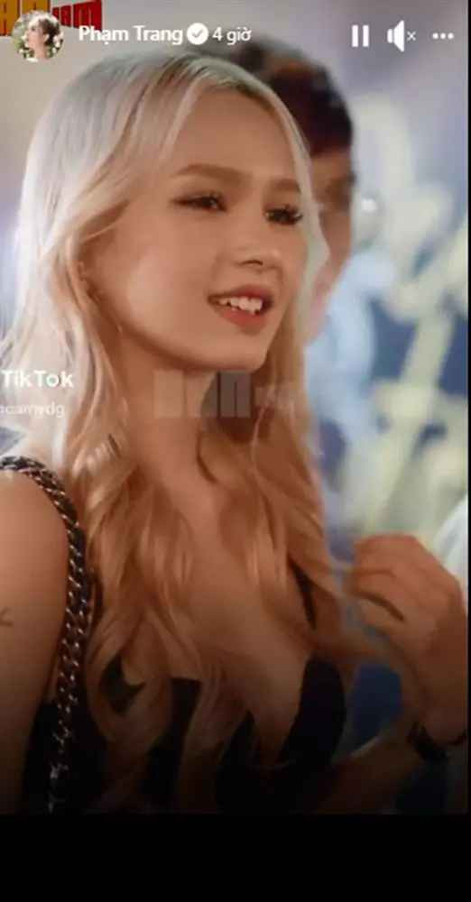 Đặc biệt, bà xã Xemesis còn ghi điểm với cách ứng xử thân thiện.