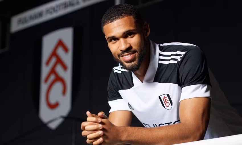 Trang chủ Chelsea vừa chính thức thông báo, hai tiền vệ Bakayoko và Loftus-Cheek đã có bến đỗ mới ở mùa giải năm nay sau khi rời Chelsea bằng một bản hợp đồng cho mượn.