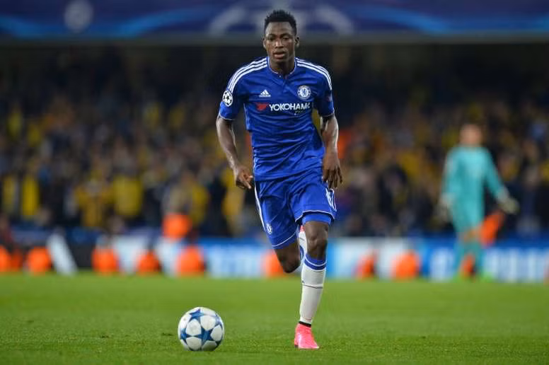 Leeds United được cho là đang ngỏ ý muốn chiêu mộ hậu vệ trái Baba Rahman của Chelsea. Theo GhanaSoccerNet, câu lạc bộ này đã liên hệ với đại diện của cầu thủ 26 tuổi.