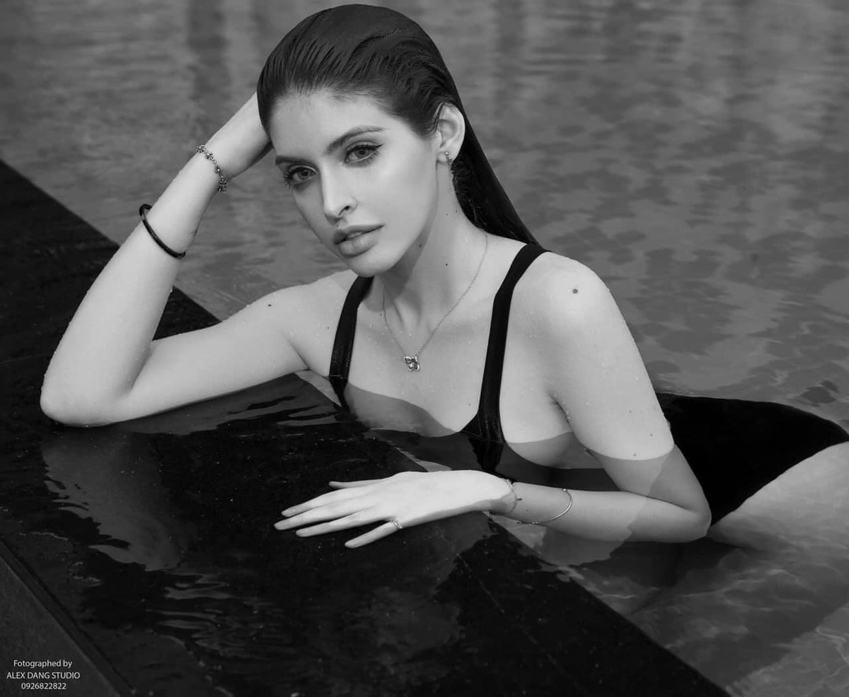 hiện tại ngoài làm mẫu, đóng quảng cáo, tham gia phim truyền hình... An Tây còn phụ giúp công việc kinh doanh của gia đình.