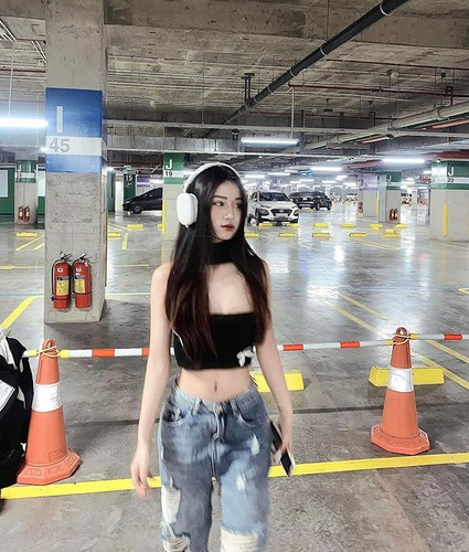 Sở hữu gương mặt đẹp cùng body đâu ra đấy, bạn gái Văn Trường không ngại thử sức với nhiều gu thời trang.