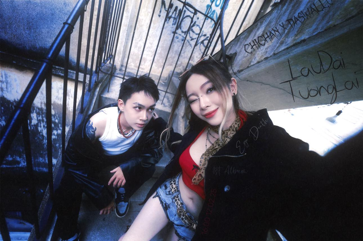 Mới đây, Linh Chichan chính thức trình làng album đầu tay, đánh dấu một cột mốc đáng nhớ trong sự nghiệp âm nhạc. Không chỉ là tập hợp các ca khúc, album này còn được xem là chuyến hành trình cảm xúc, nơi từng giai điệu kể lại câu chuyện về tình yêu, trưởng thành và sự kết nối chân thành.