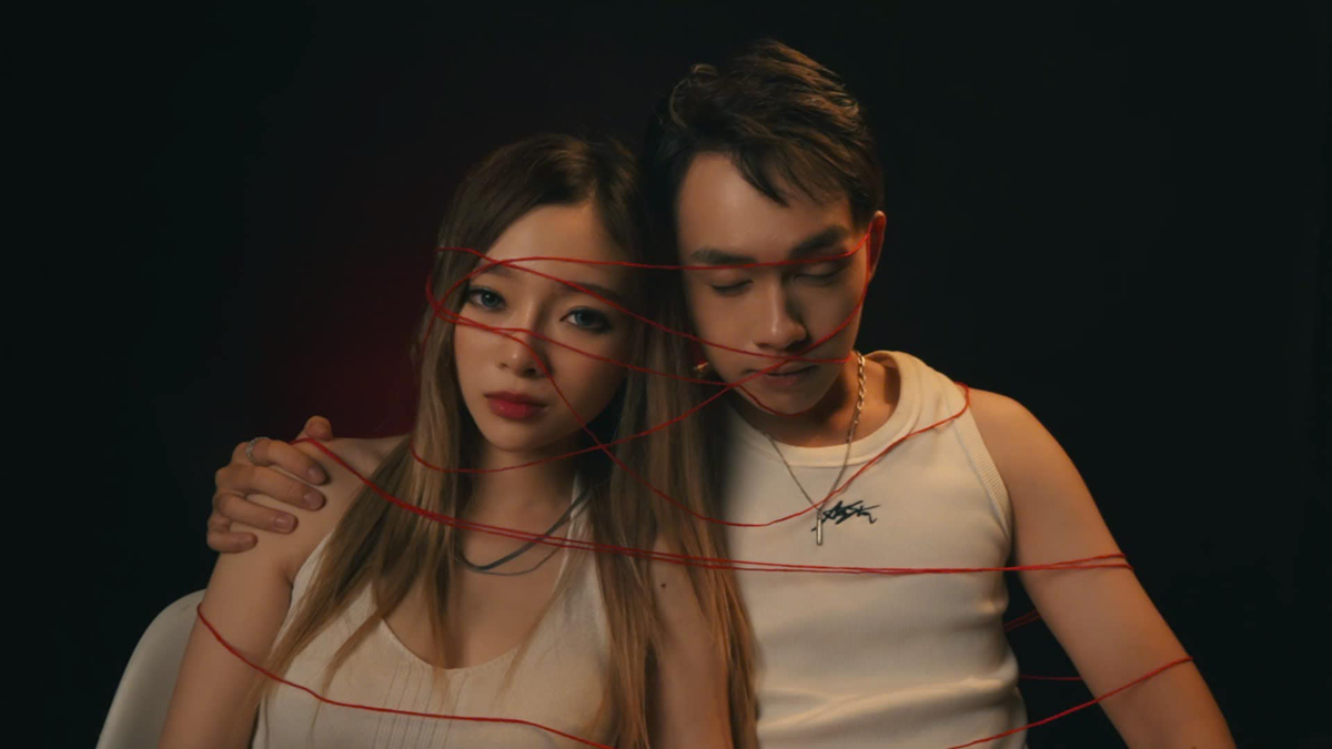 Nữ streamer Lạng Sơn chia sẻ với truyền thông rằng: "Tình yêu không chỉ có ngọt ngào. Đó còn là hành trình đối diện với tổn thương, học cách gỡ bỏ lớp vỏ bọc và yêu thương một cách chân thành nhất. Chỉ khi ta dám thể hiện sự yếu đuối, ta mới có thể chạm đến trái tim của người khác".