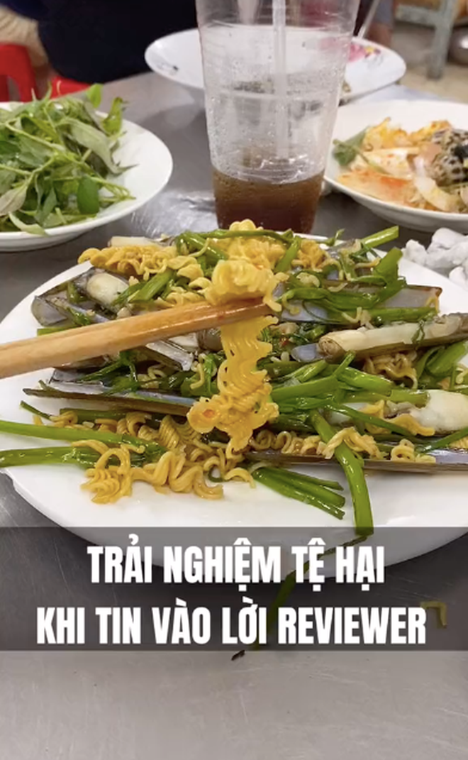 Nhiều Tiktoker, Vlogger nhân danh "cảm nhận khách quan" để đưa ra lời khen bất chấp sự thật nhằm thu hút khách hàng.