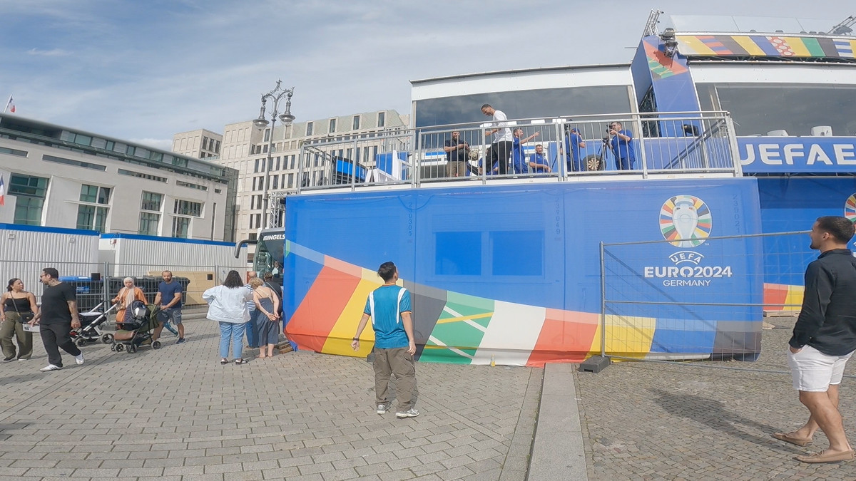 Phat Freestyle như thường lệ với chất nghệ sĩ đường phố trong người, anh vẫn hay tham gia biểu diễn ở những địa điểm công cộng nhằm lan tỏa tinh thần thể thao cũng như hâm nóng cho bầu không khí của EURO 2024.