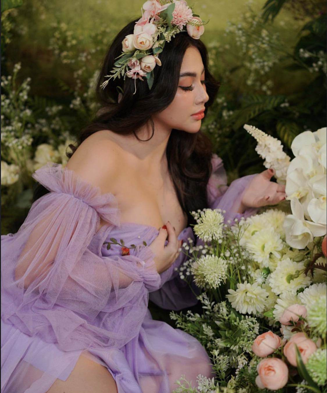 Shaine Rizelle Macela sinh năm 1995, là hot tiktoker người Philippines sở hữu 1,6 triệu fan trên trang cá nhân. Cô gây ấn tượng bởi gương mặt xinh đẹp, cùng thân hình tròn trịa.