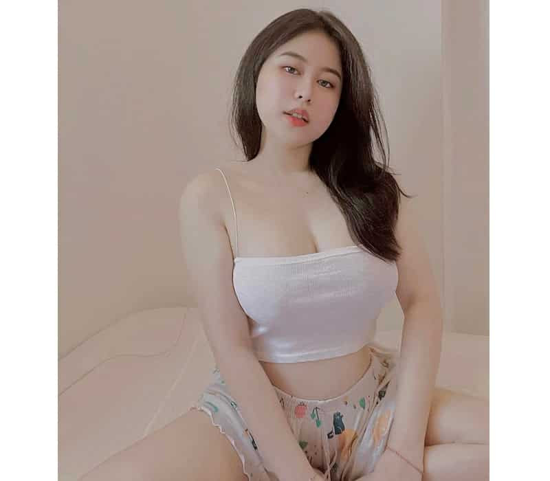 Theo đuổi hình ảnh gợi cảm nhưng Ngọc Huyền vẫn đặt sự phù hợp lên hàng đầu cùng với đó là sự tinh tế.