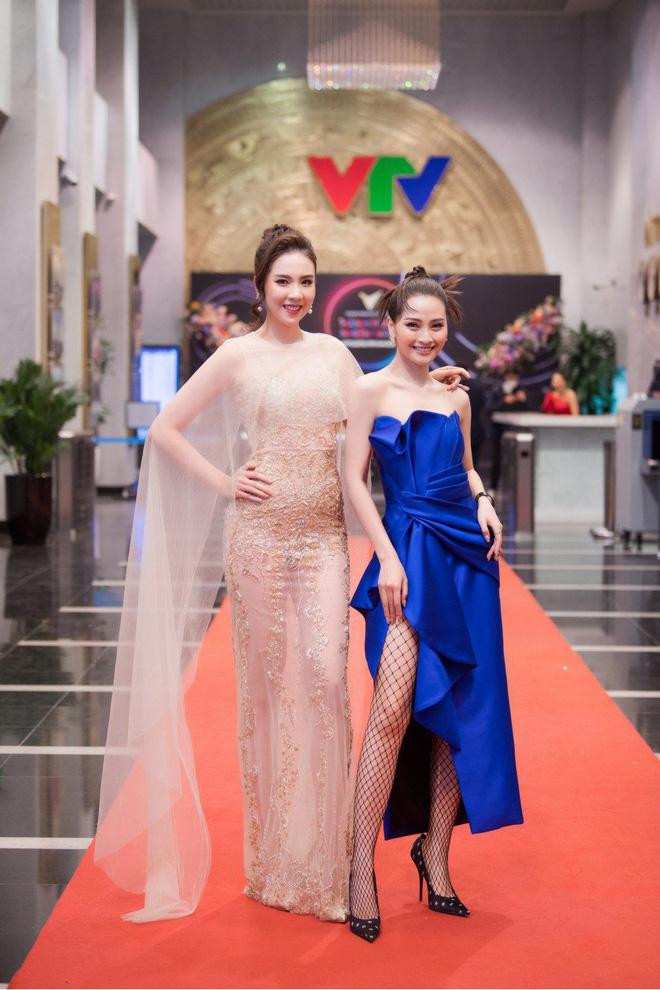 Thường xuyên chọn phong cách phối đồ an toàn nên khoảnh khắc hở bạo mới đây của MC Mai Ngọc lập tức nhận về sự quan tâm lớn.