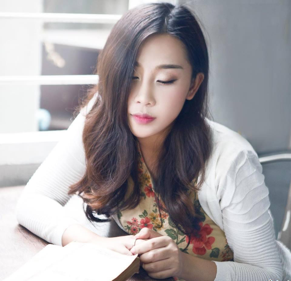 Nhân viên đi làm cứ vô tri như thế, nhiều nhân viên chỉ biết đi làm cuối tháng nhận lương thôi chứ đâu có biết mình lời lỗ ra sao, có những tháng mình bù lỗ sấp mặt mà có ai biết đâu. Trong bất cứ công việc nào cũng thế thôi, mình cần đặt cái tâm vào công việc. Còn cái kiểu đi làm sống chết mặc chị thì nó rất là chán đời luôn". Gào nói trong livestream và được netizen ghi lại.