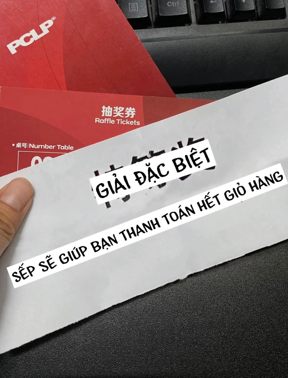 Lại thêm một chiếc thưởng Tết mà khiến sếp méo mặt còn nhân viên hoan hỷ.