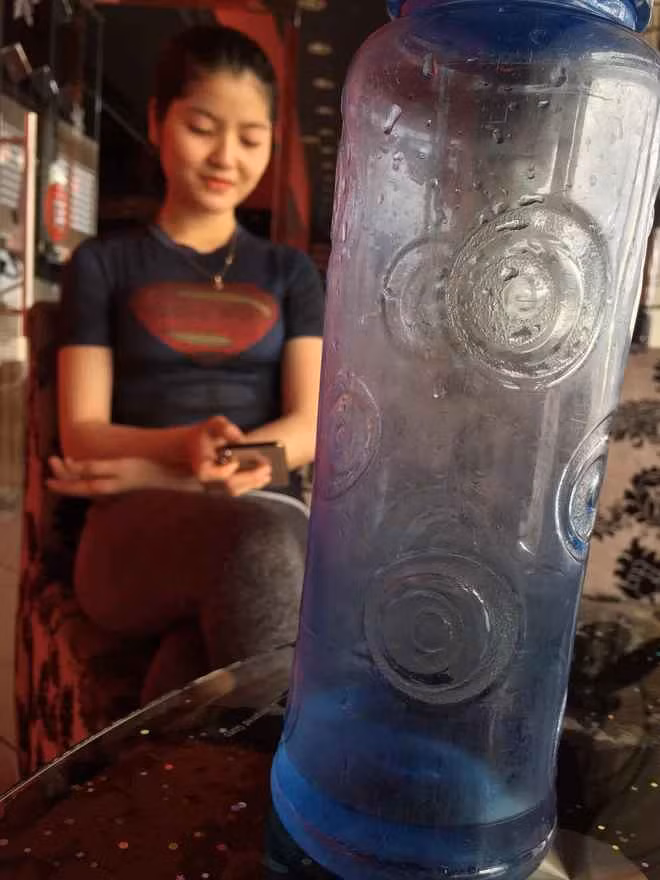 Nhưng nói đi cũng phải nói lại, nhiều người đồng tình rằng trước khi can thiệp dao kéo, Chu Thanh Huyền đã có nét sẵn với nụ cười duyên dáng và làn da trắng trẻo.