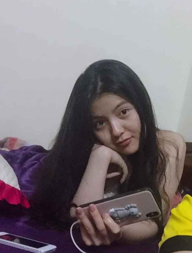 Tuy nhiên, bạn gái Quang Hải đã phủ nhận thông tin này bằng cách công khai hình ảnh ngày xưa, cho biết phần tóc mai bị mọc lởm chởm trán cô nàng bị ngắn lại và không được thuận mắt nên đã đi triệt phần tóc mai mọc không ưng ý đó.