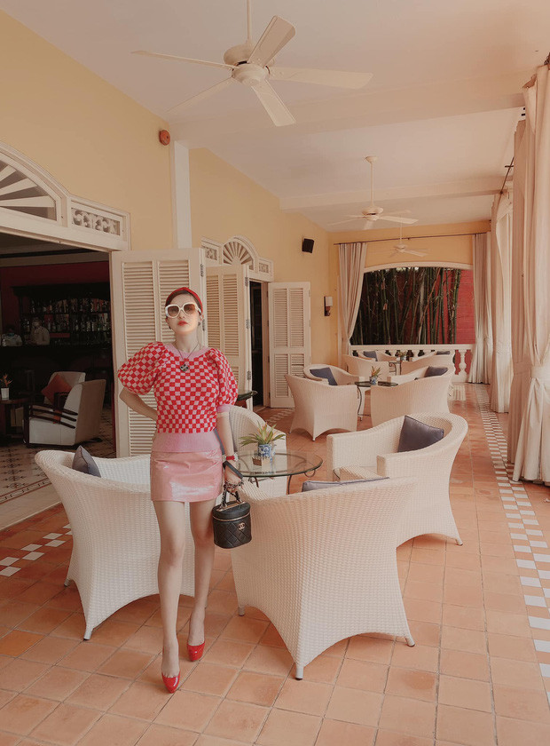 Vợ chồng đại gia Minh Nhựa cũng không ít lần khiến hội FA "gato" với những lời đường mật dành cho đối phương.