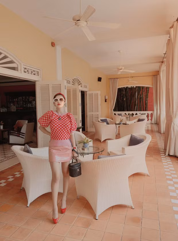 Vợ chồng đại gia Minh Nhựa cũng không ít lần khiến hội FA "gato" với những lời đường mật dành cho đối phương.