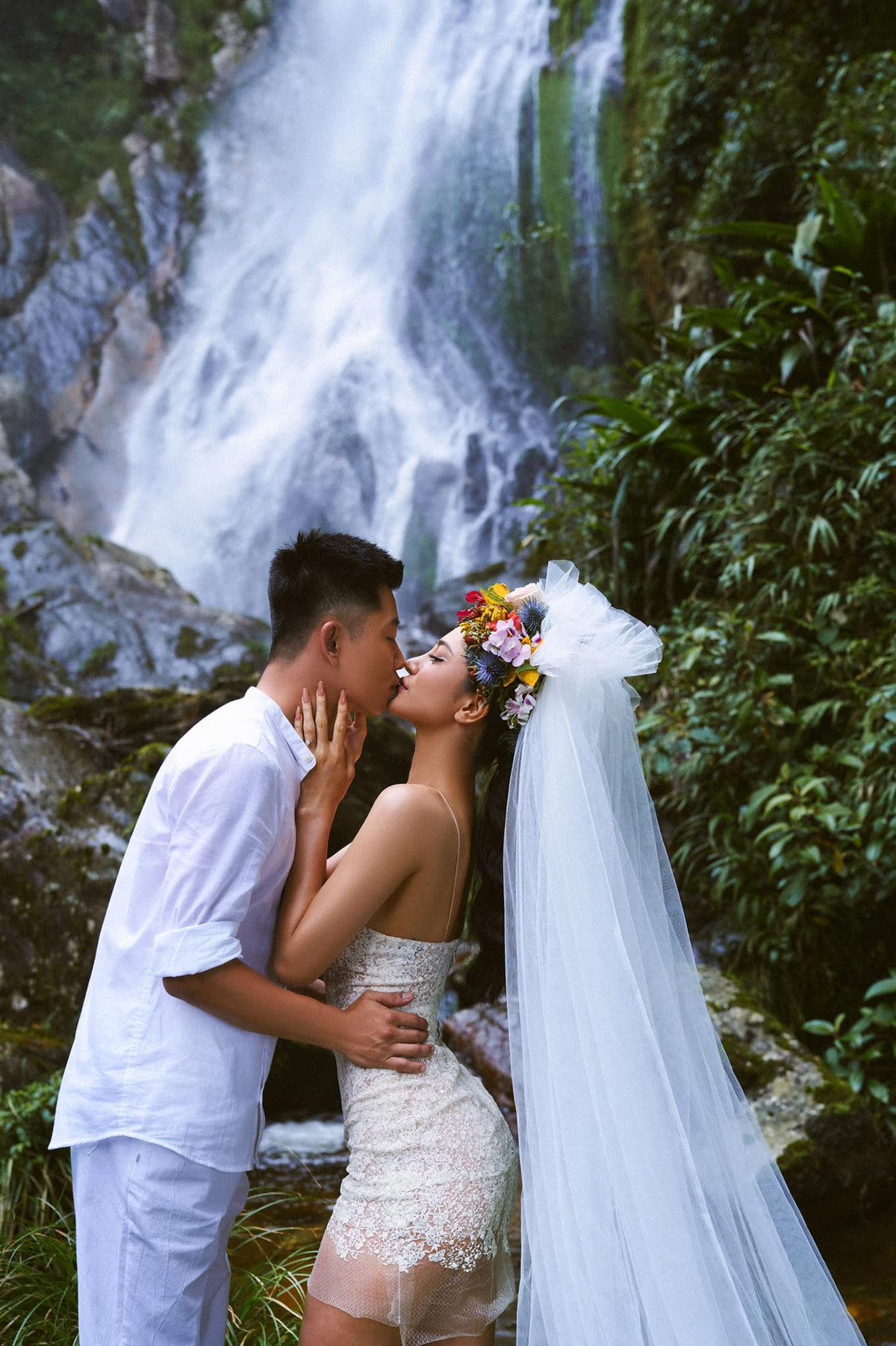 Ngọc Bích cao 1m70, nặng 52 kg; số đo 3 vòng lần lượt là 88-58-94cm.