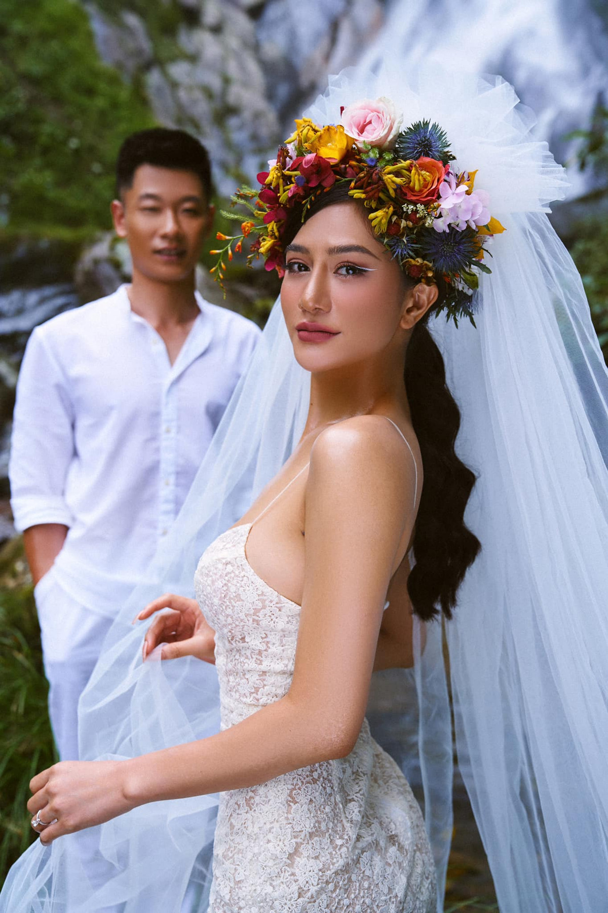 Ngọc Bích giữ vững phong độ dáng đẹp, quyến rũ trong nhiều năm qua khiến bạn bè, đồng nghiệp bày tỏ sự ngưỡng mộ.