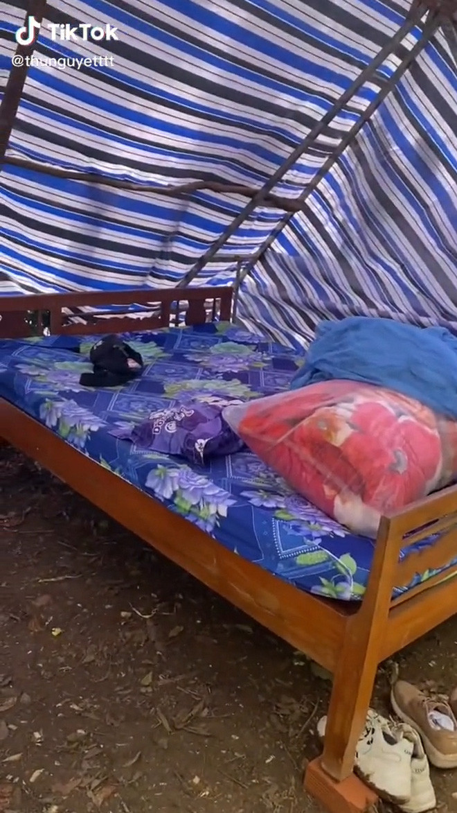 Mới đây, một cô gái đã chia sẻ lại khung cảnh nơi mình ở riêng sau khi về quê cách ly khiến nhiều người chú ý.