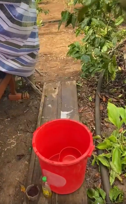 Chưa dừng lại ở đó, chuyến "cắm trại" này còn có đầy đủ bếp núc, một vài dụng cụ để nấu ăn, rửa bát...