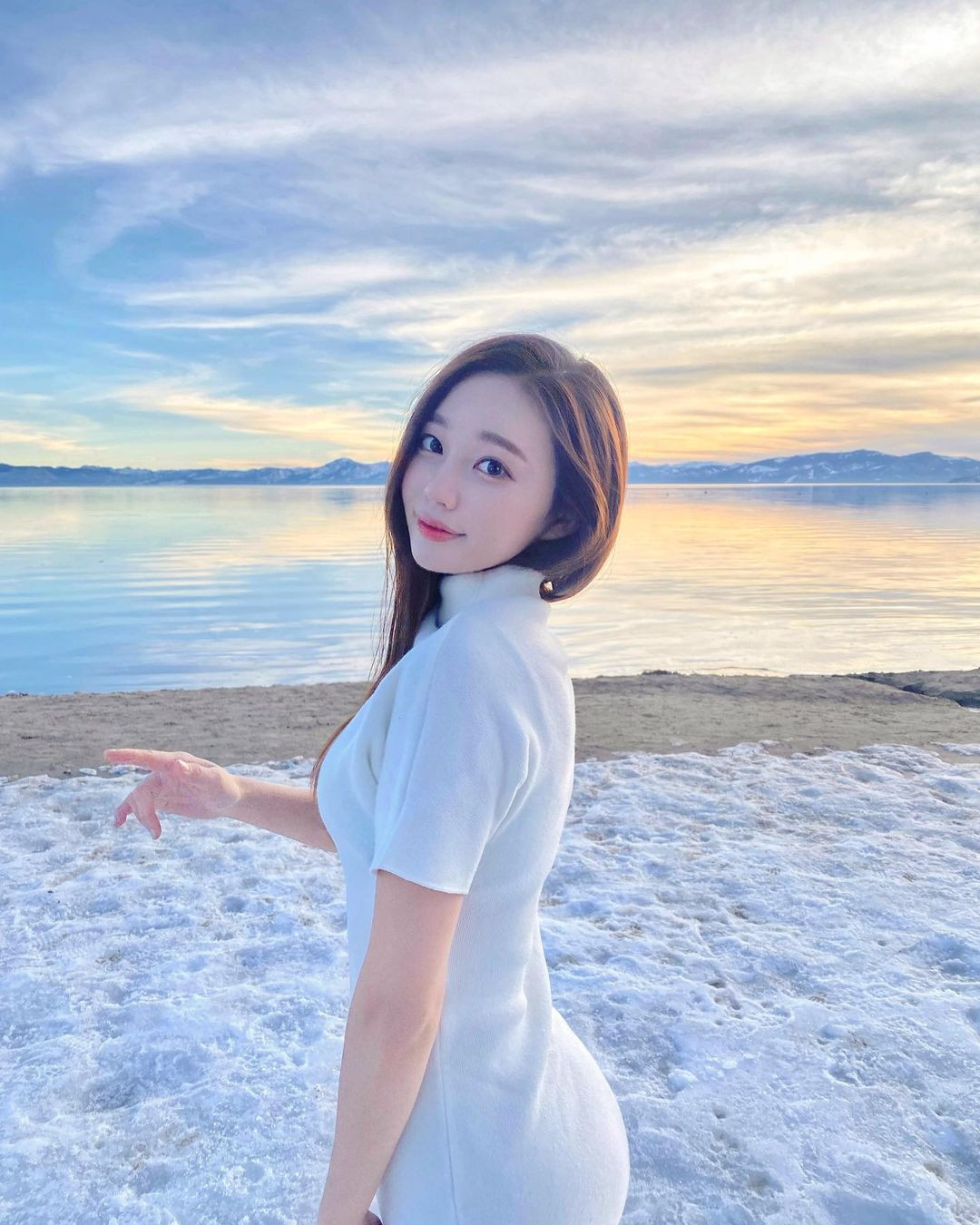 Mnnming không ngại chinh phục bất cứ phong cách thời trang nào.