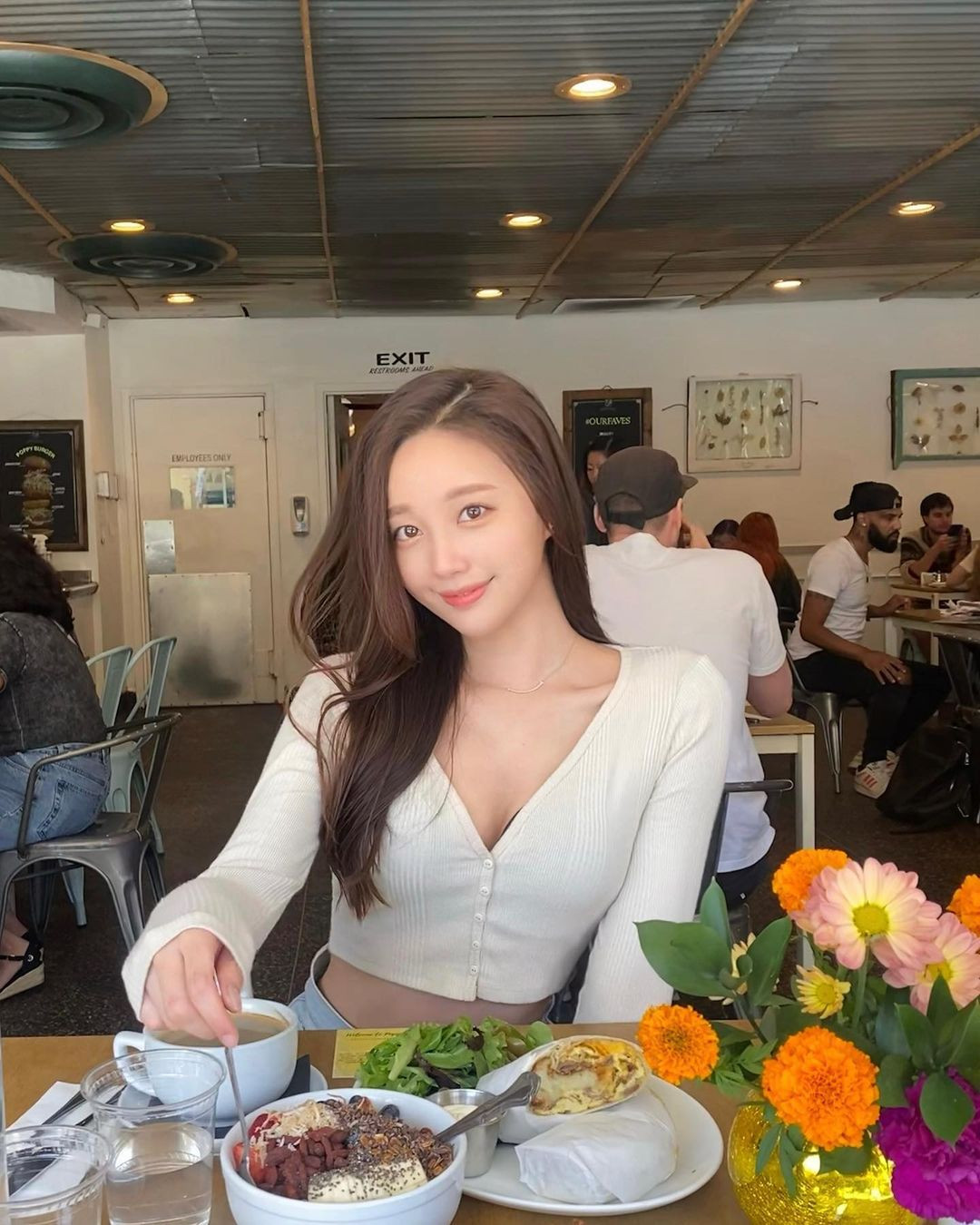 Mnnming xinh đẹp trong những khoảnh khắc đời thường.