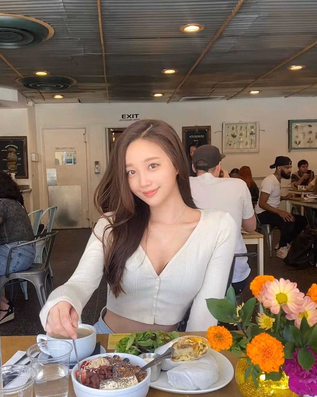 Mnnming xinh đẹp trong những khoảnh khắc đời thường.