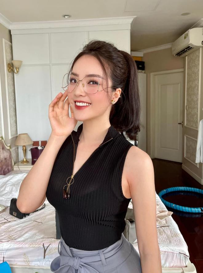 Ngoài công việc ở nhà đài, Thụy Vân còn là bà chủ tại một cơ sở làm đẹp nổi tiếng của mảnh đất Hà thành.