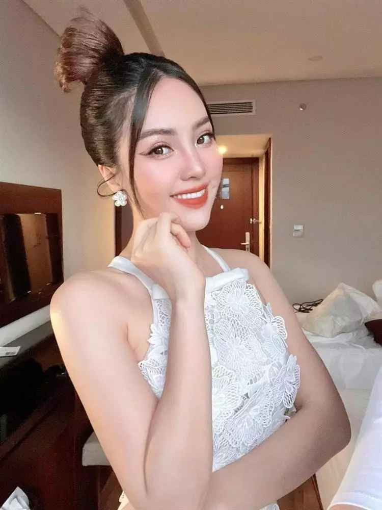 Vốn bước ra từ cuộc thi nhan sắc nổi tiếng lại có được lối dẫn dắt duyên dáng, tự tin trên truyền hình nên thời gian qua Thụy Vân là một trong những MC nhà đài nhận về sự quan tâm lớn.