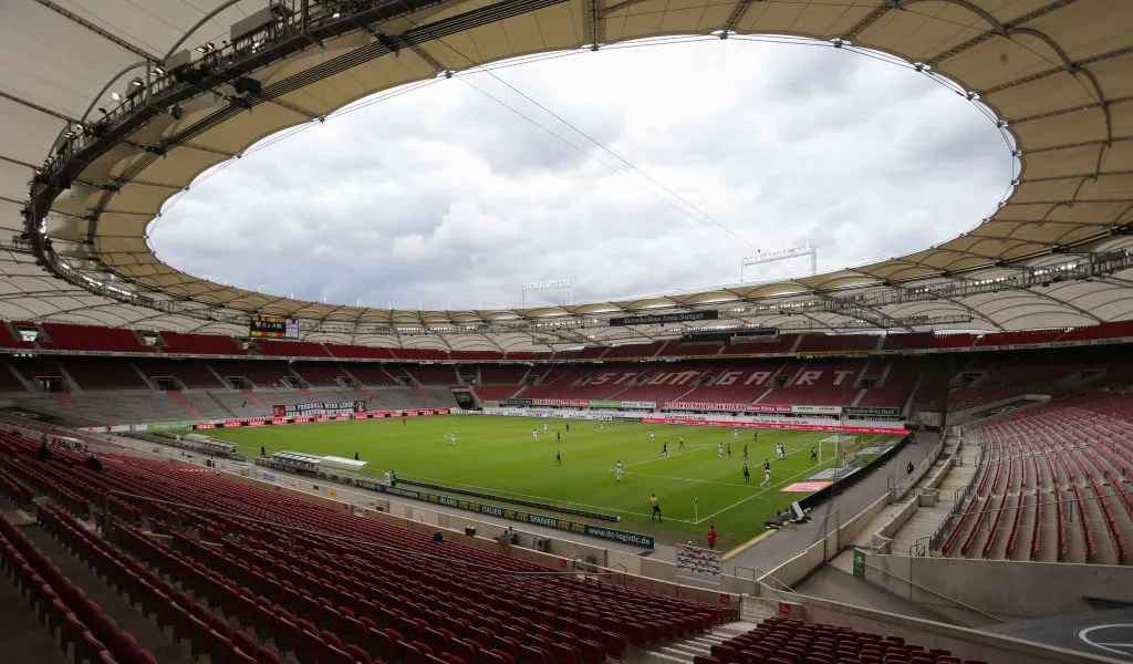 Sân Mercedes-Benz-Arena của CLB VFB Stuttgart với sức chứa 50.998 khán giả.