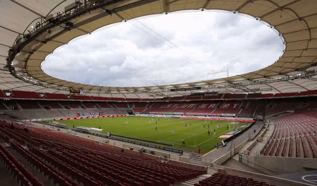 Sân Mercedes-Benz-Arena của CLB VFB Stuttgart với sức chứa 50.998 khán giả.