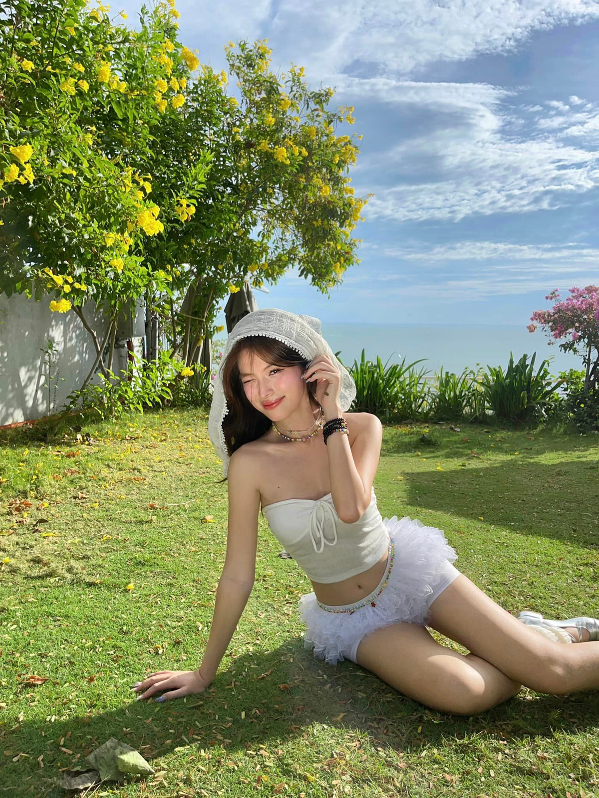 Thụy Hân sở hữu một khuôn mặt đẹp với chiếc cằm chuẩn Vline, sống mũi cao cùng miệng cười vô cùng quyến rũ.