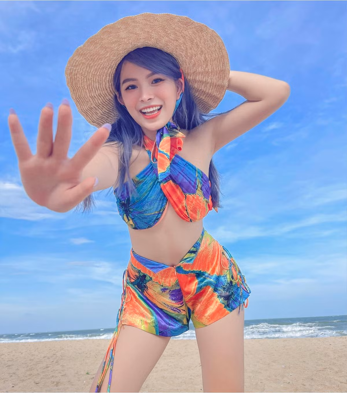 Cũng giống như hầu hết các bạn trẻ cùng trang lứa khác, Thụy Hân có sở thích làm đẹp, mua sắm và đi du lịch khám phá những vùng đất mới, những địa danh nổi tiếng ở trong nước và cả nước ngoài.