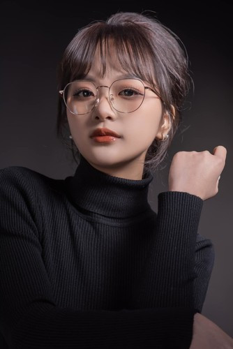 Trước đây, Gấm Kami cũng từng xuất hiện với hình ảnh hở hang và nhận cái kết đắng.