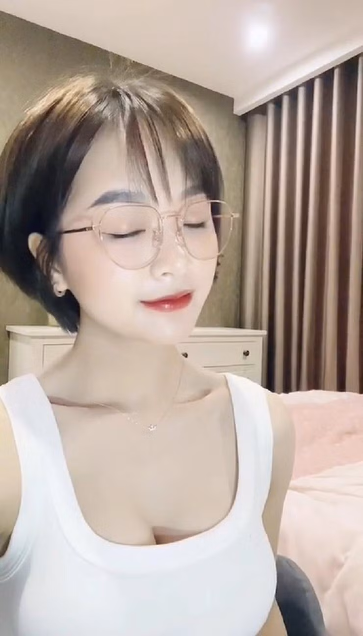 Nhưng hiện Gấm Kami và Quỳnh Alee đã “nghỉ chơi” khi người bạn thân chọn vào miền Nam để phát triển tiếp sự nghiệp.