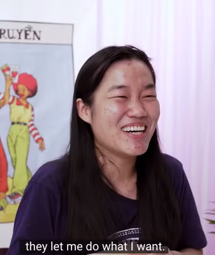 Nhiều ý kiến cho rằng, khi tham dự một sự kiện với vai trò là gương mặt đại diện thì Lê Thuỵ nên tinh tế và chỉnh chu hơn. Một số khác lại đồng tình với sự thoải mái và sống thật với bản thân của cô nàng.