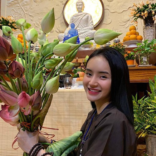 Vài năm sau, Phương Trang tuyên bố rút khỏi showbiz và quyết tâm ăn chay trường.