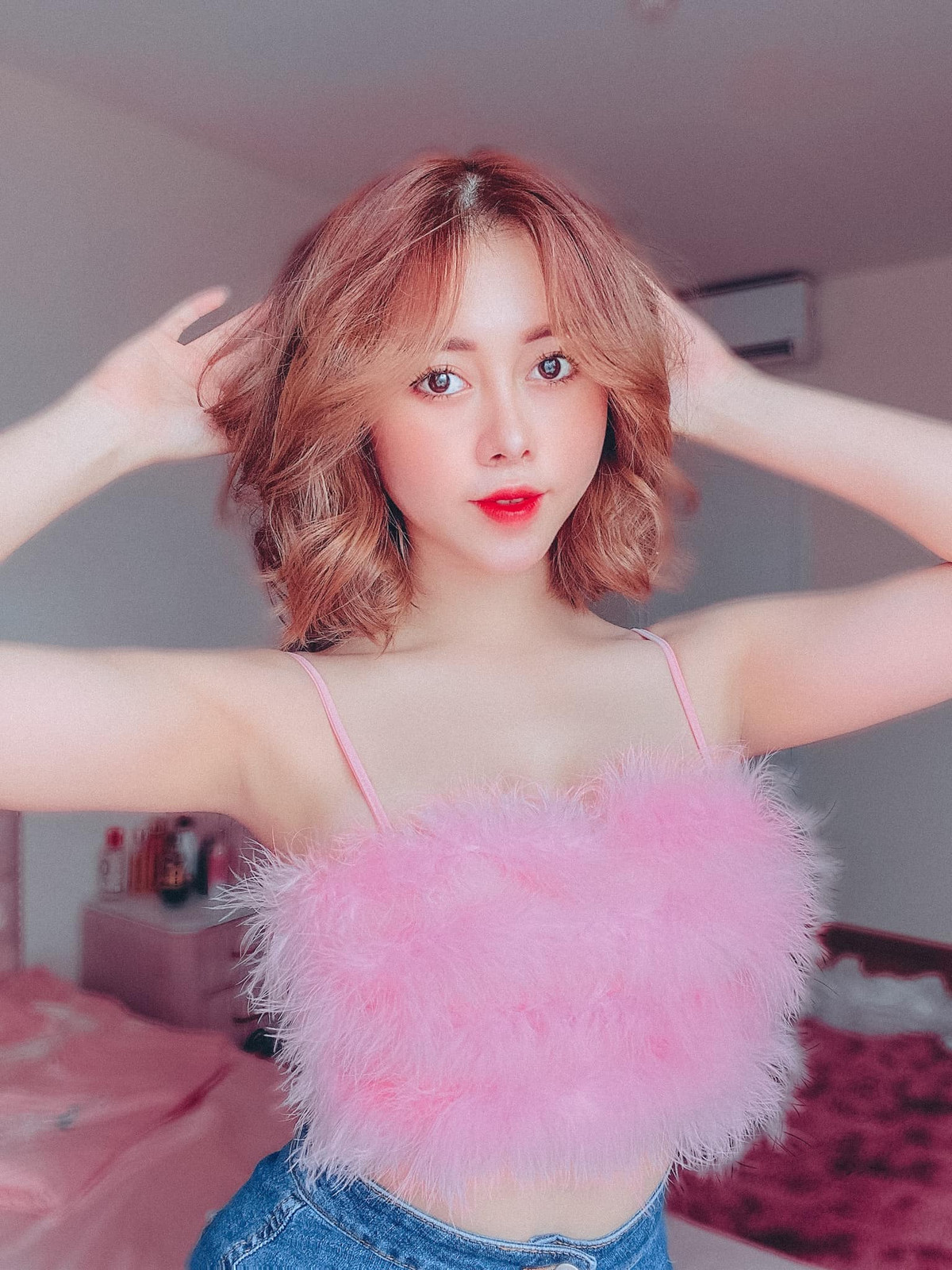 Được biết, “nửa kia” của Phương Thoa tên là Chí Thành. Anh chàng là một người mẫu ảnh chuyên nghiệp, thường xuyên được mời đóng các clip quảng cáo và góp mặt trong phim điện ảnh Kế Hoạch Đổi Chồng.