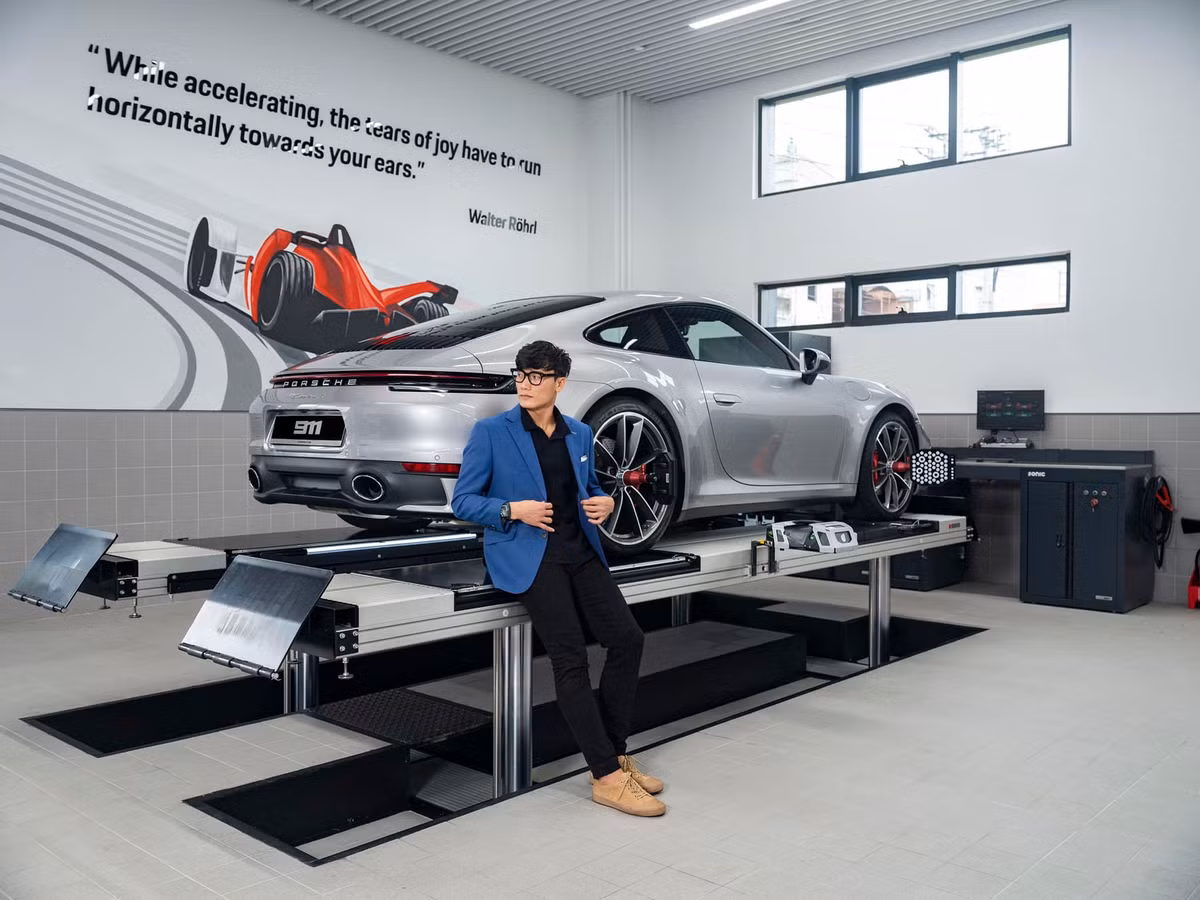 Sự nghiệp quần đùi áo số mờ nhạt, Bùi Tiến Dũng lại xuất hiện với vai trò mới đó là sao sáng trên thị trường quảng cáo, được nhiều nhãn hàng săn đón.