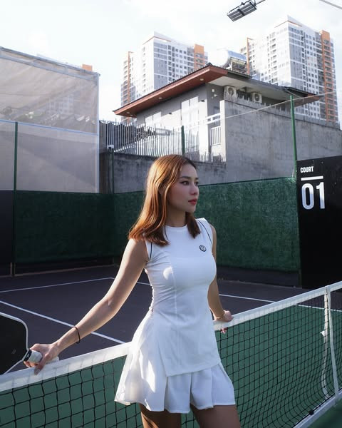 Milan Phạm là một trong những hot girl đời đầu, được nhiều người biết đến, cùng thời với Huyền Baby, Sam, Kelly Nguyễn,...