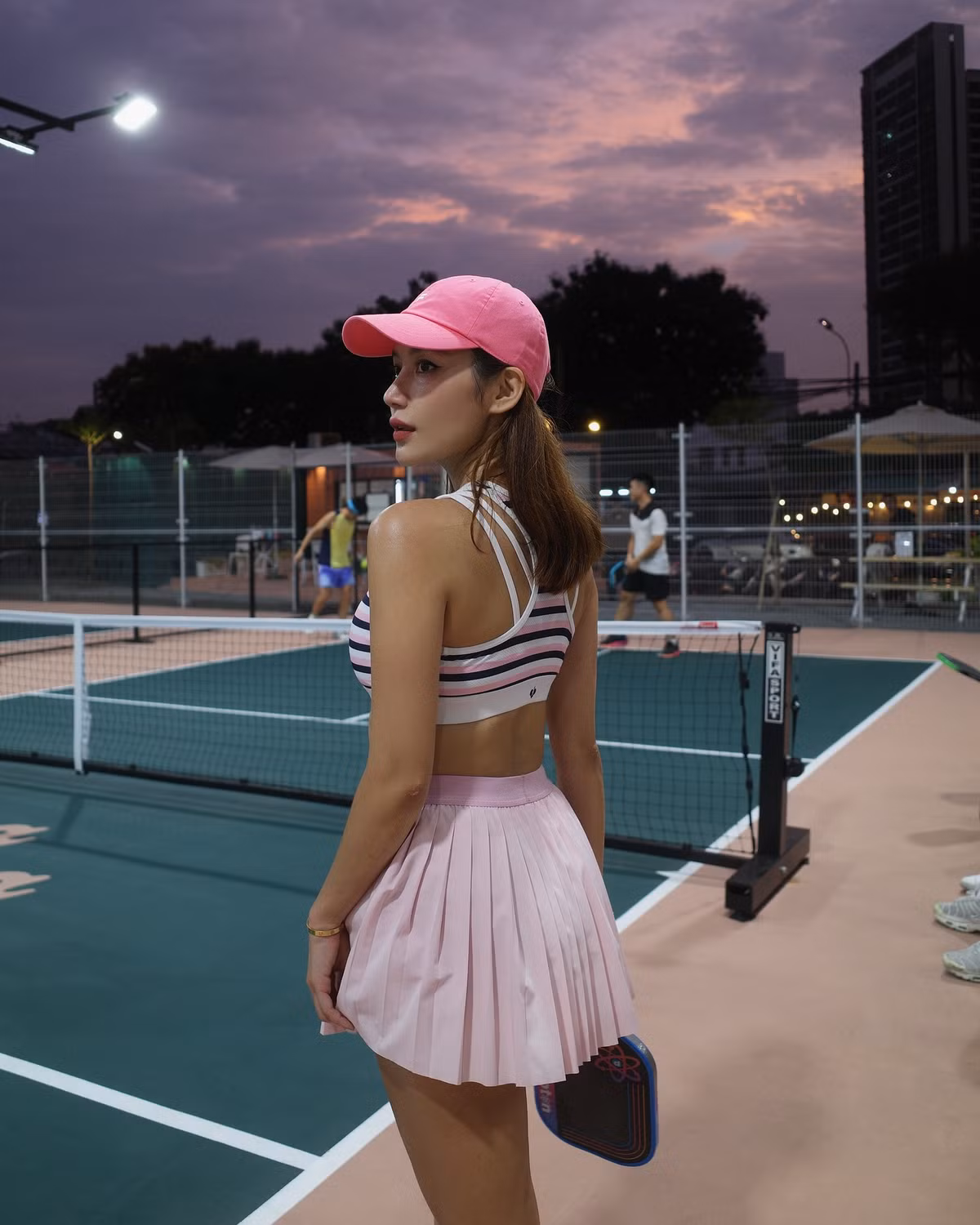 Sở hữu thân hình đẹp, Milan Phạm không ngần ngại diện trang phục khoe trọn vóc dáng.