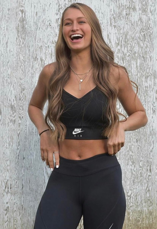 Tháng 5/2022, Alphonso Davies xác nhận cặp đôi đã “đường ai nấy đi” trên trang cá nhân. Hậu vệ 22 tuổi vẫn dành những lời có cánh cho bạn gái cũ: “Cô ấy là một người mà tôi rất tôn trọng”.