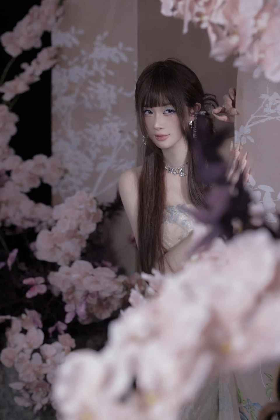 Jun Vũ phủ nhận việc sửa mặt như lời đồn. Lý do cô lên tiếng là gần đây khi cô đăng loạt ảnh, video mới, có ý kiến cho rằng gương mặt nữ diễn viên trông thay đổi.